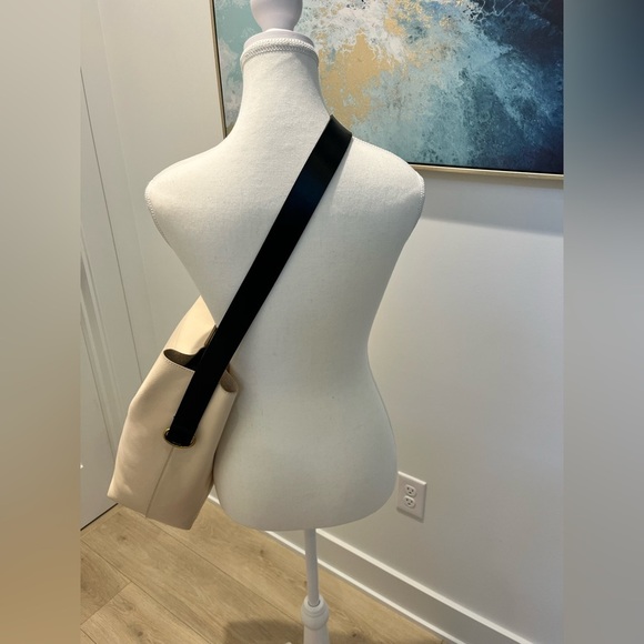 Upcycled Madewell The Essential Bucket Tote in Ecru with O-Buckle Leather Belt - Picture 4 of 13